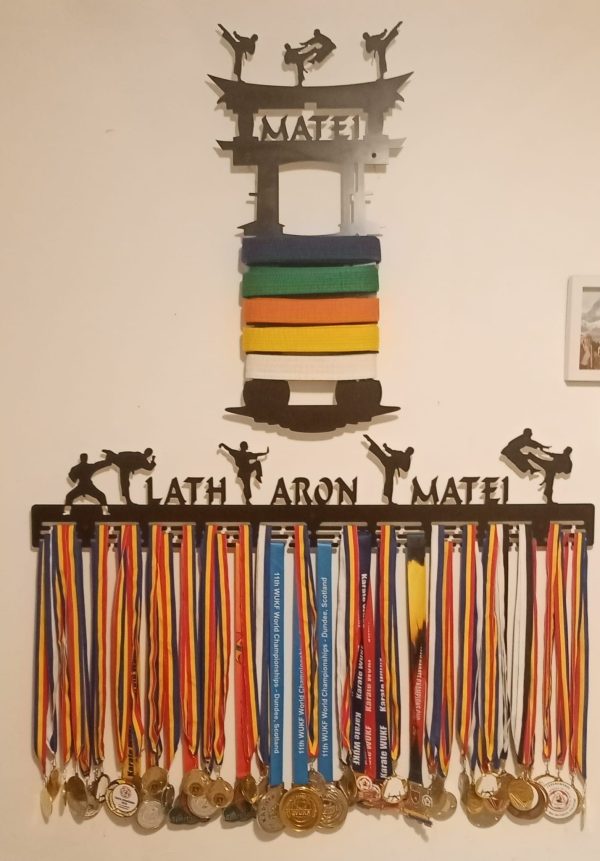 suport 7centuri ,karate suport medalii 99cm negru baiat